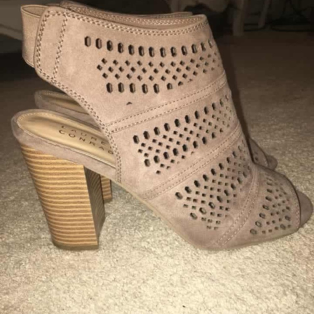Cute grey heels